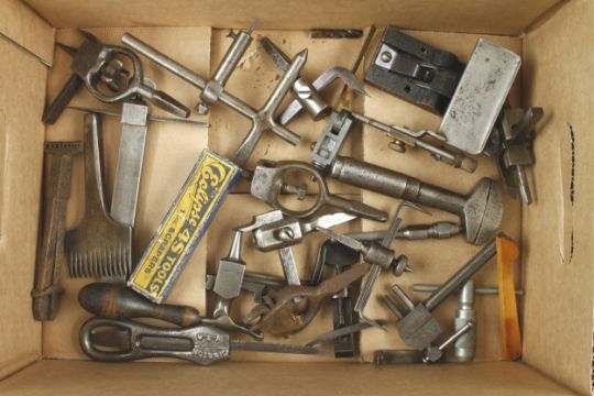 A box of small tools G+ - Image 2 of 2