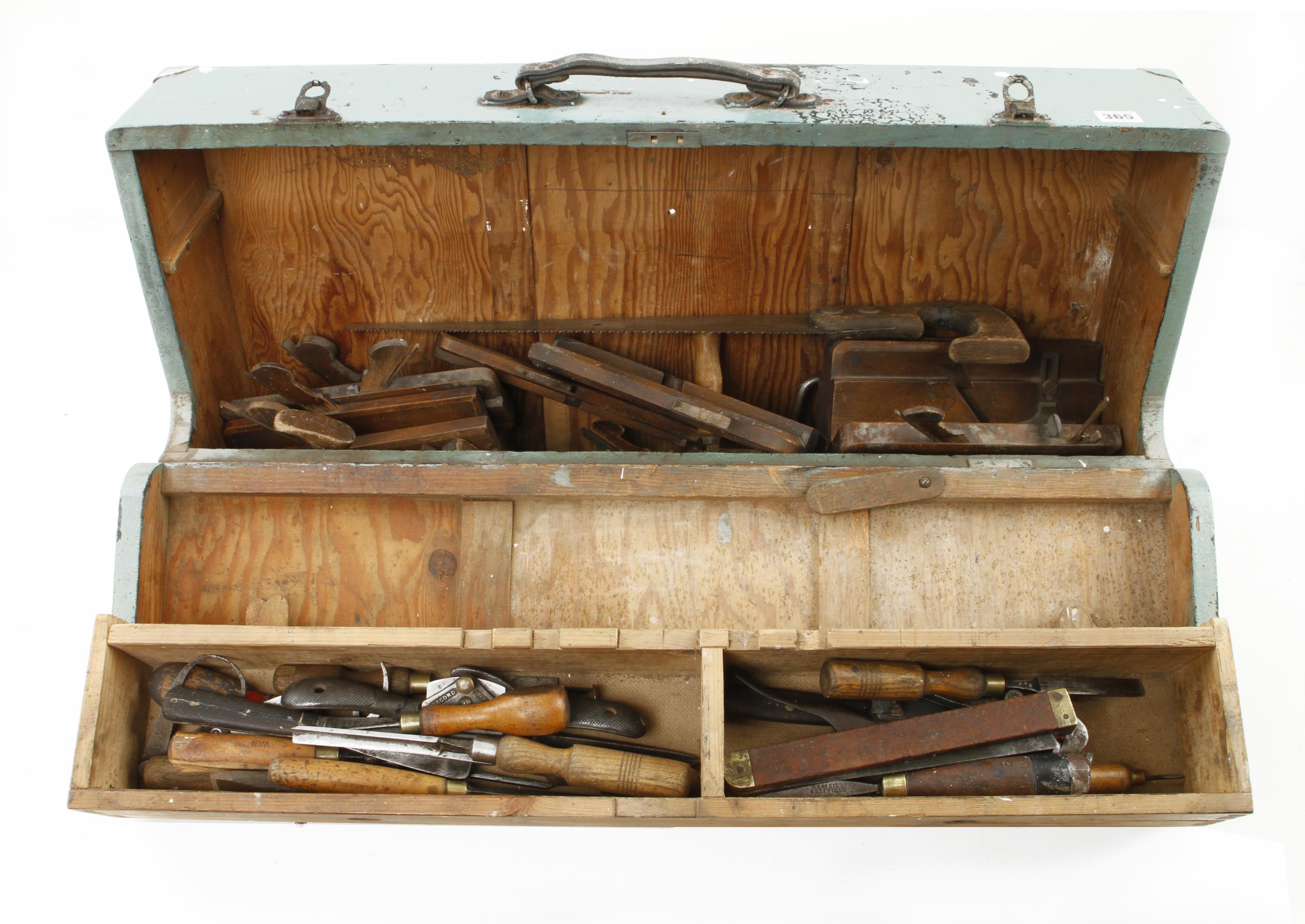 A joiner's carrying case with tools G - Image 2 of 2