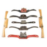 Five metal spokeshaves and two beech shaves G