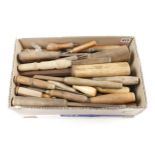 Quantity of old chisels and gouges for restoration G-