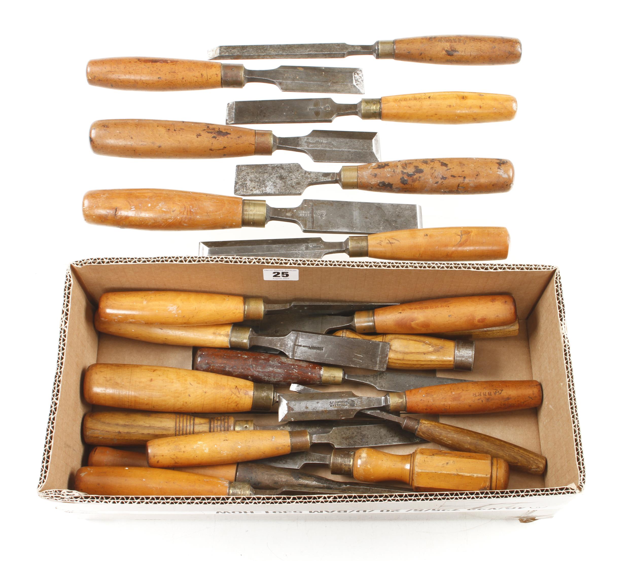 16 chisels with boxwood handles G+