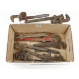Ten adjustable wrenches G