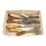 Nine small trowels, putty knives and scrapers G+