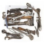 Quantity of wrenches G