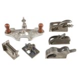 An aluminium MILLERS FALLS router and 5 other planes, various chips G