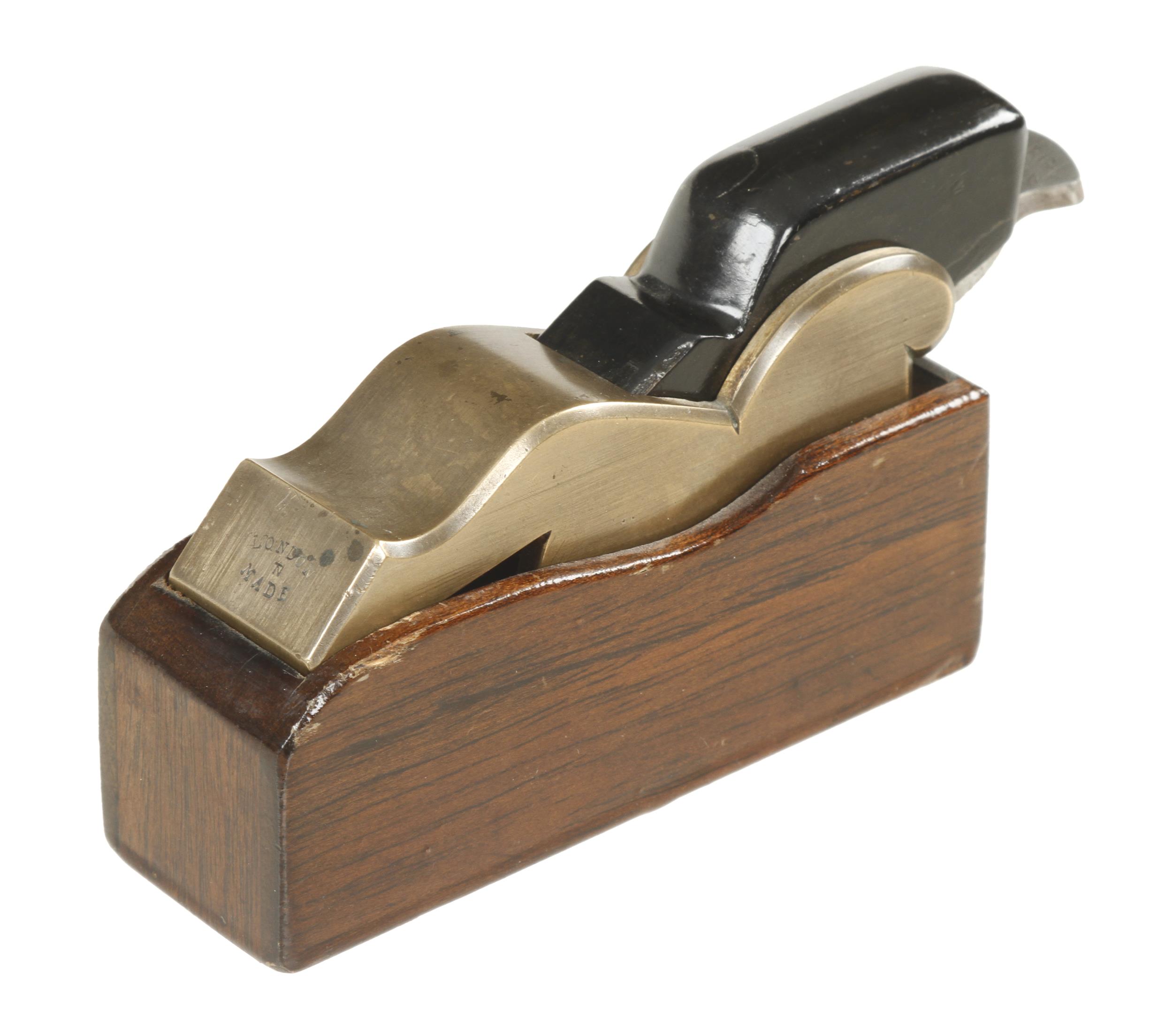 A fine, rare and very little used 1 1/8" steel soled gunmetal NORRIS No 27 bullnose plane stamped on - Image 4 of 5