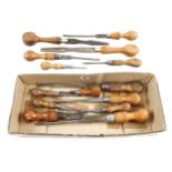 14 wood handled screwdrivers G+