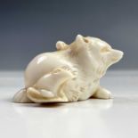 A Japanese ivory netsuke of a bear and cub, Meiji period, signed, height 2.5cm, width 4cm.