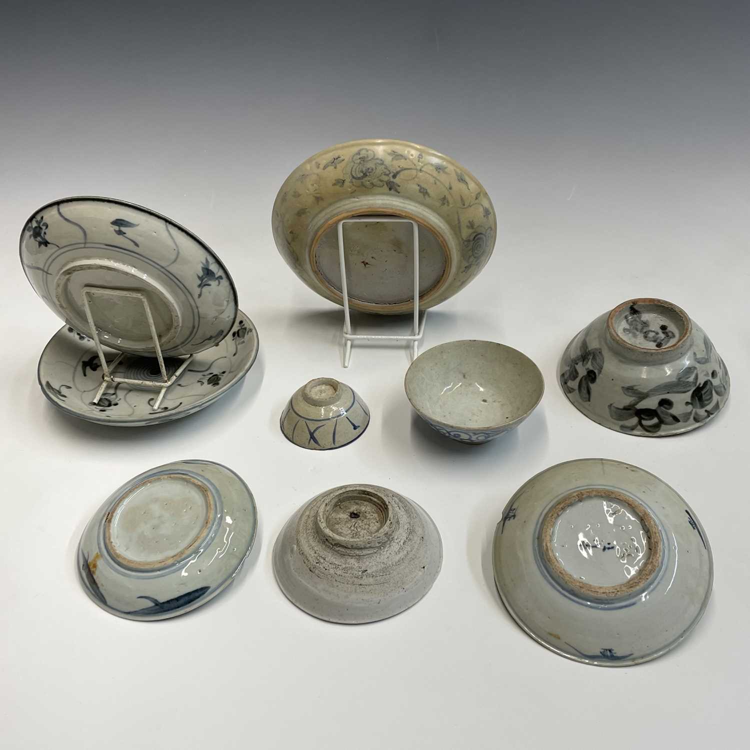 A selection of Chinese provincial pottery bowls and plates, Ming Dynasty, largest dish diameter 19. - Image 3 of 20