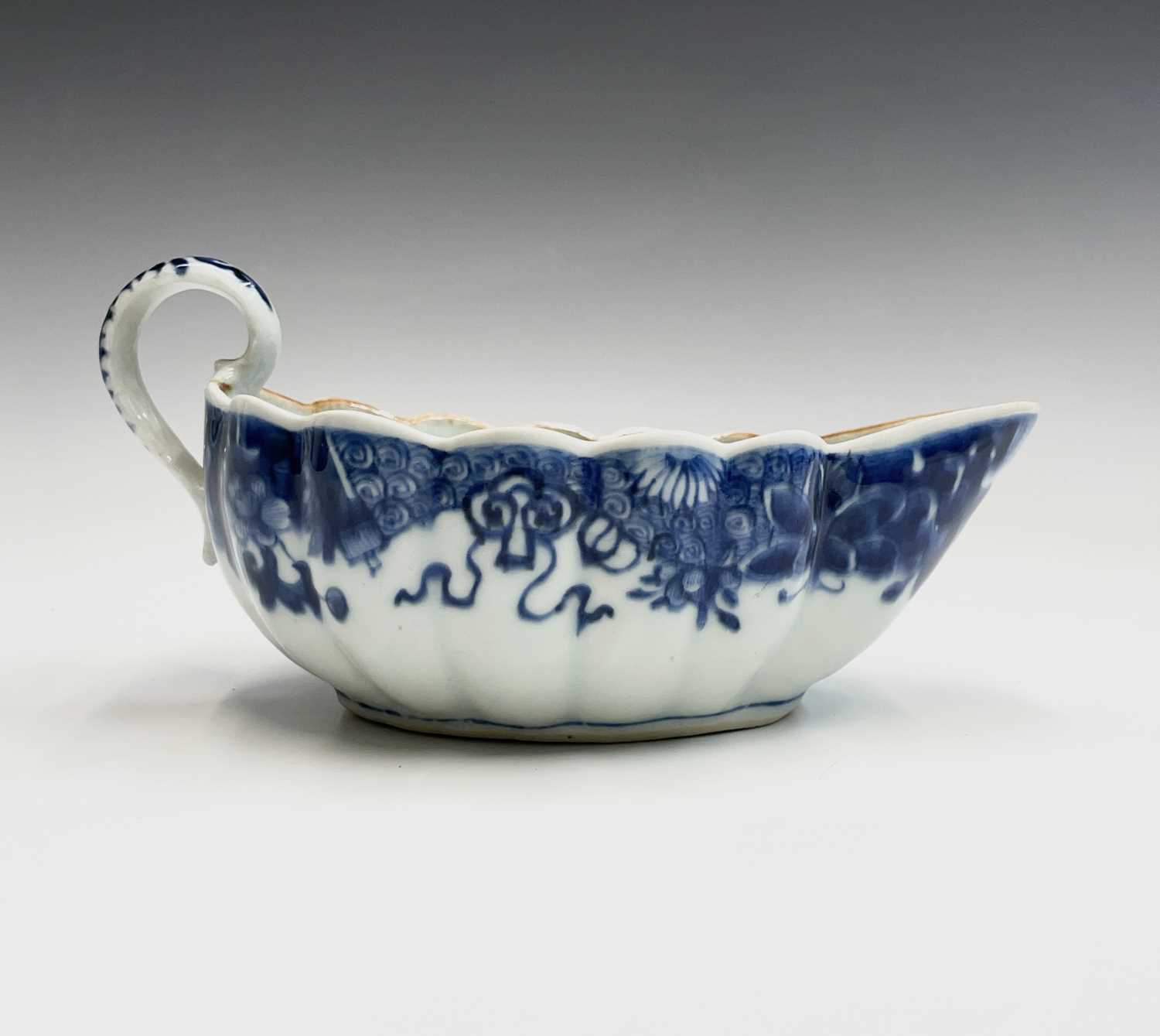 A Chinese Export porcelain sauce boat, 18th century, the interior with birds, a tree and flowers - Image 5 of 6