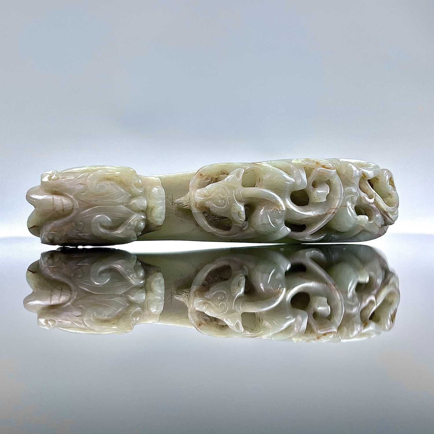 A Chinese jade belt hook, Qing Dynasty, carved with a scroll form chilong facing a dragon head - Image 20 of 33