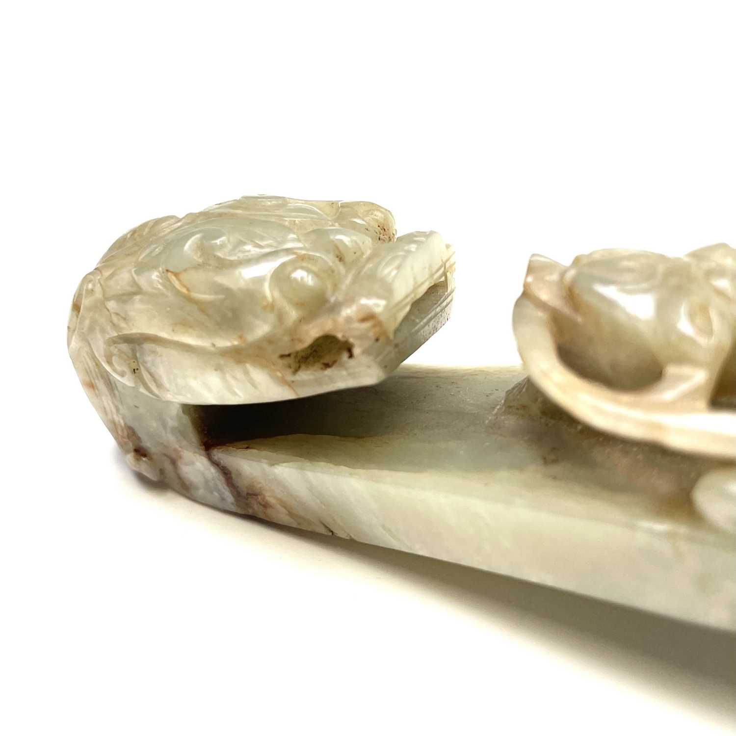 A Chinese jade belt hook, Qing Dynasty, carved with a scroll form chilong facing a dragon head - Image 2 of 33