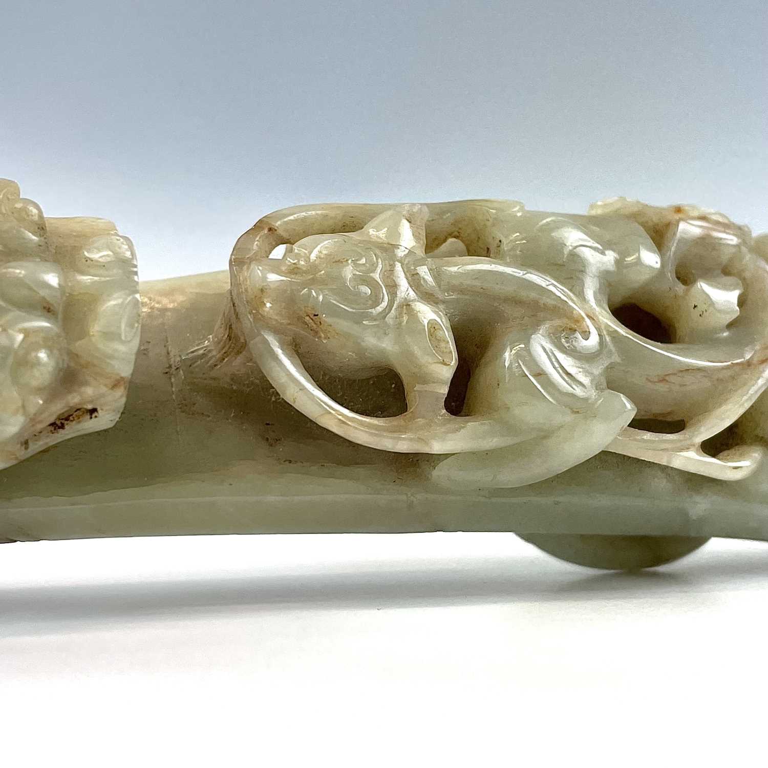 A Chinese jade belt hook, Qing Dynasty, carved with a scroll form chilong facing a dragon head - Image 9 of 33