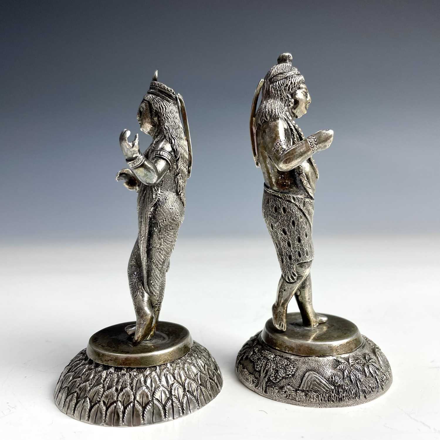A good pair of heavy Indian silver figural card holders, stamped T. P. DASS CALCUTTA, height 9cm, - Image 2 of 5
