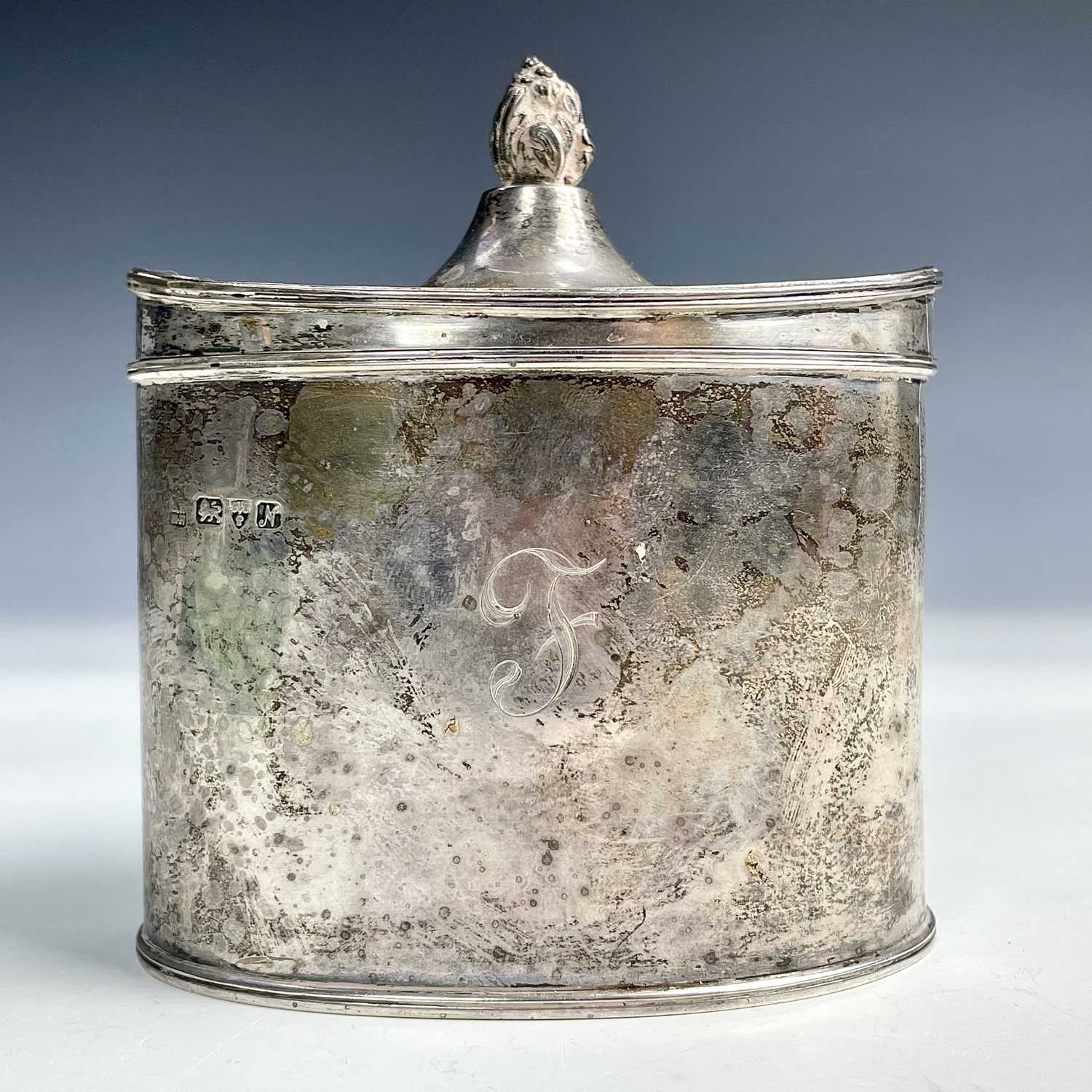 A George V silver George III style oval section tea caddy by George Nathan & Ridley Hayes, the - Image 6 of 11