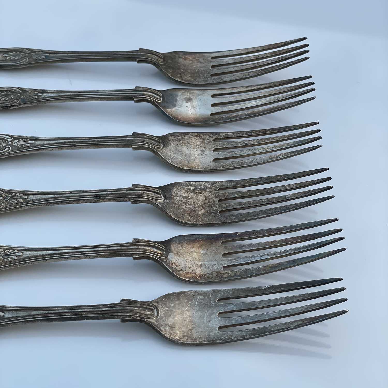 A modern set of six silver Kings Pattern table forks by Francis Howard Ltd, Sheffield 1970, weight - Image 6 of 10