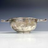 A George V heavy silver wine taster quaich by Robert Stewart of Glasgow, London 1915, diameter 13cm,