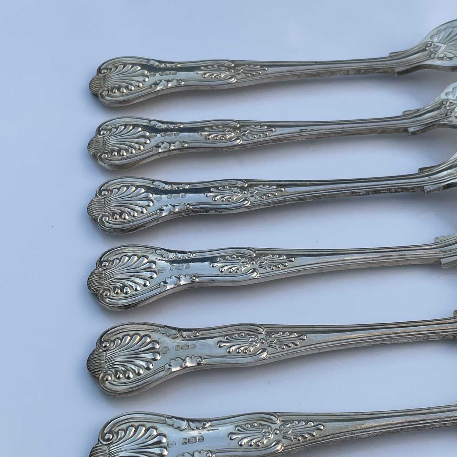 A modern silver set of nine Kings Pattern dessert forks by Francis Howard Ltd, Sheffield 1970, - Image 2 of 9