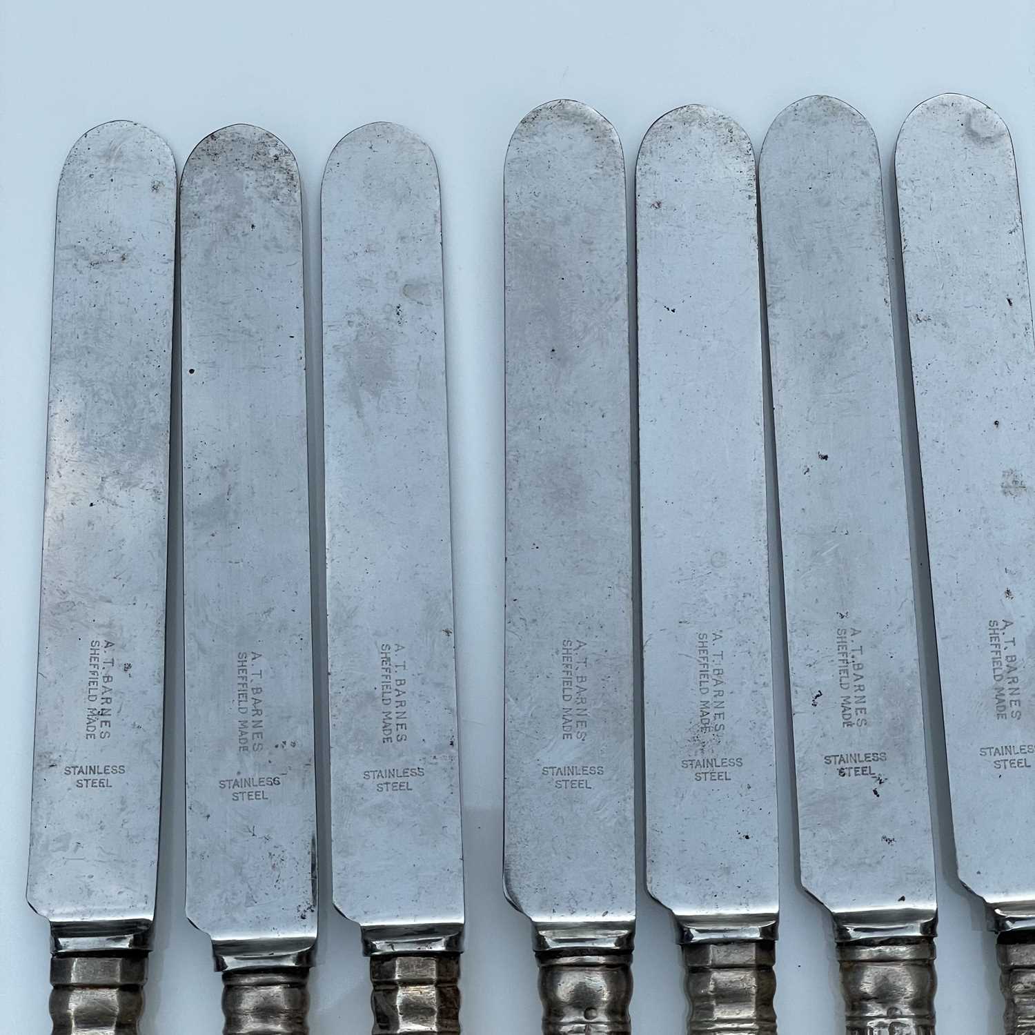 A harlequin set of twelve George IV and early Victorian Kings Pattern table knives with filled - Image 6 of 13