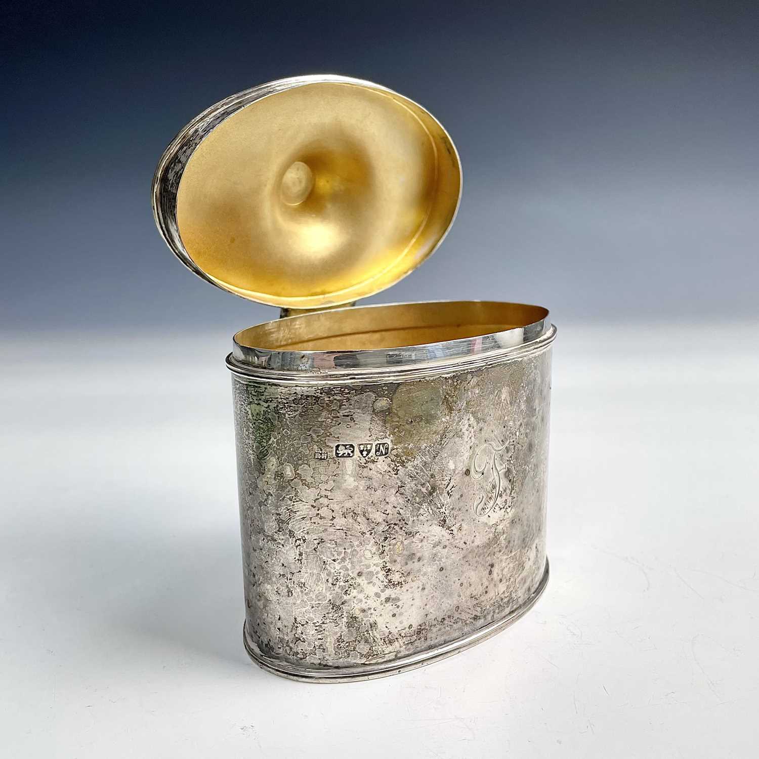 A George V silver George III style oval section tea caddy by George Nathan & Ridley Hayes, the - Image 2 of 11