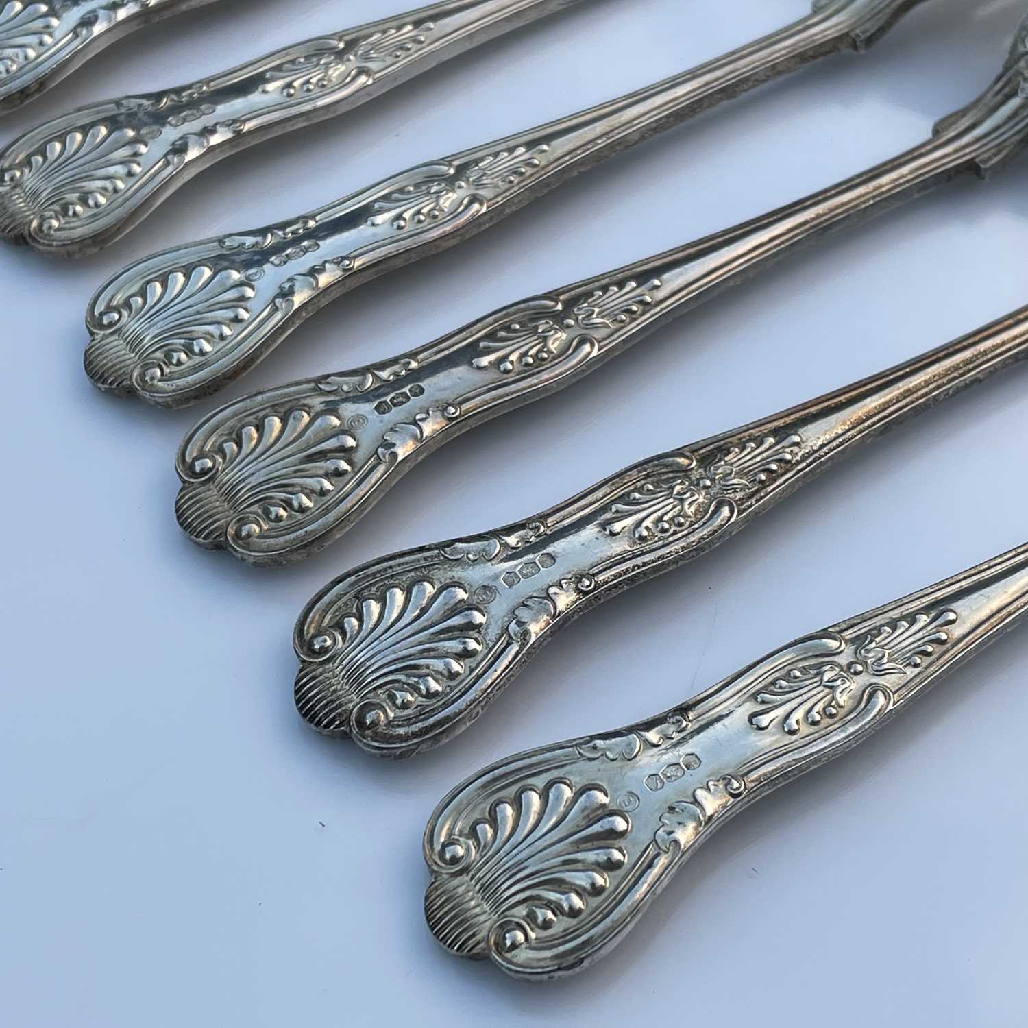 A modern silver set of nine Kings Pattern dessert forks by Francis Howard Ltd, Sheffield 1970, - Image 3 of 9