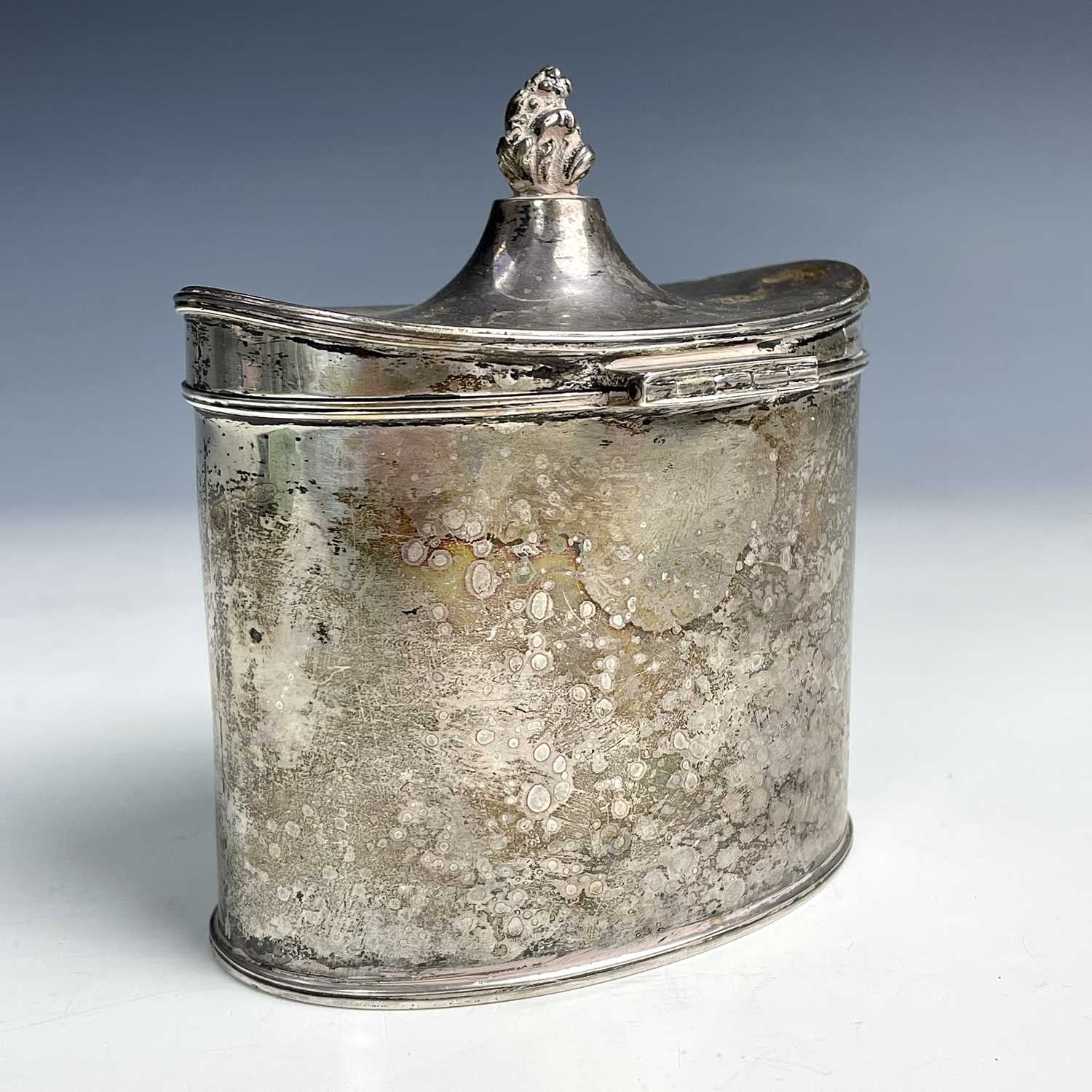 A George V silver George III style oval section tea caddy by George Nathan & Ridley Hayes, the - Image 3 of 11