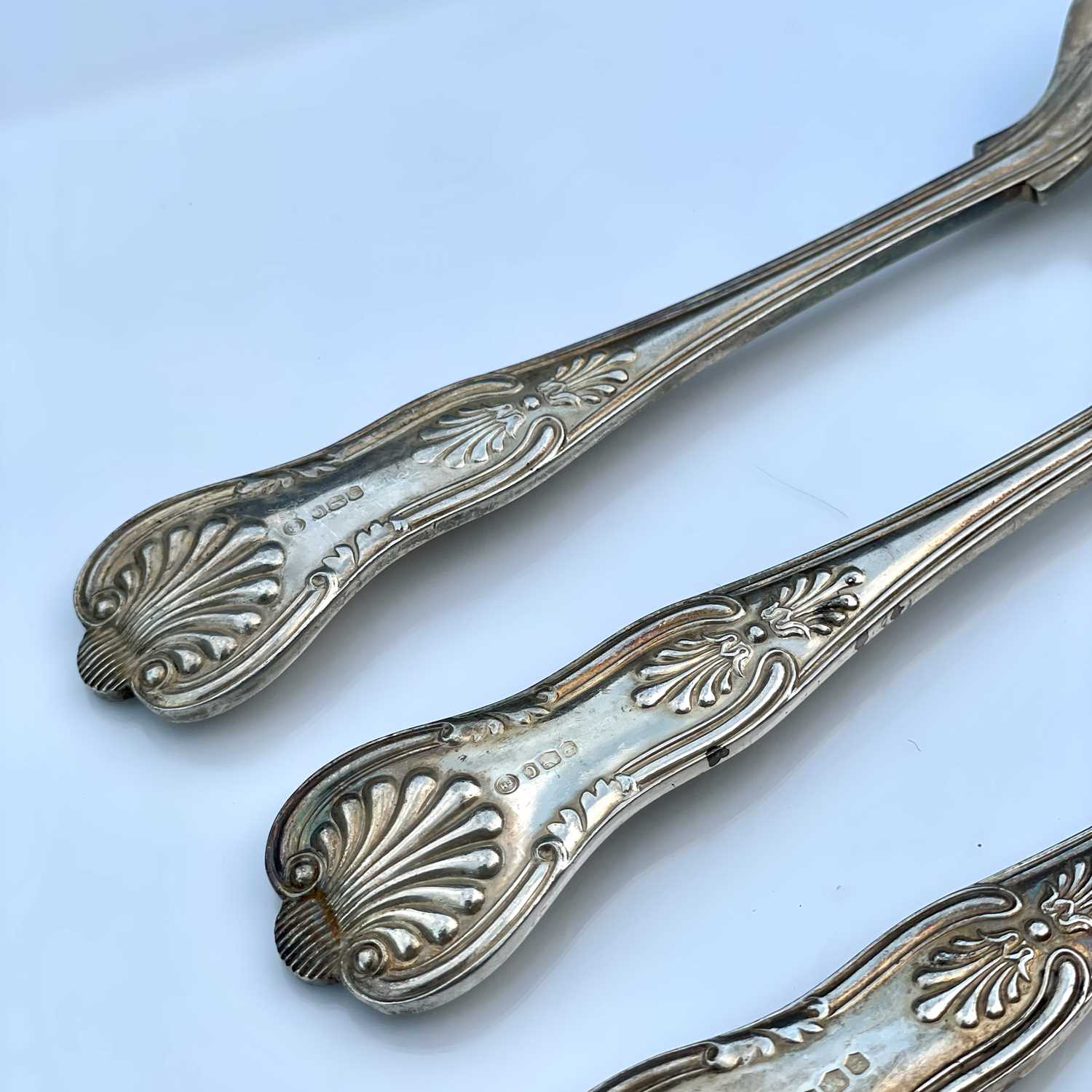 A modern set of six silver Kings Pattern table forks by Francis Howard Ltd, Sheffield 1970, weight - Image 2 of 10