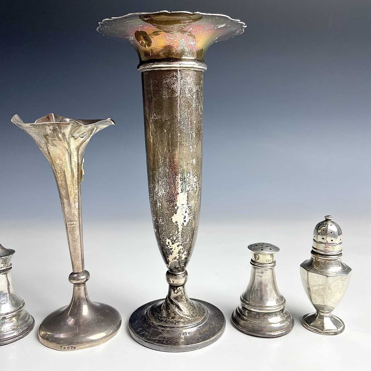Mixed silver items to include two spill vases with weighted bases, a pair of Edwardian capstan - Image 4 of 9