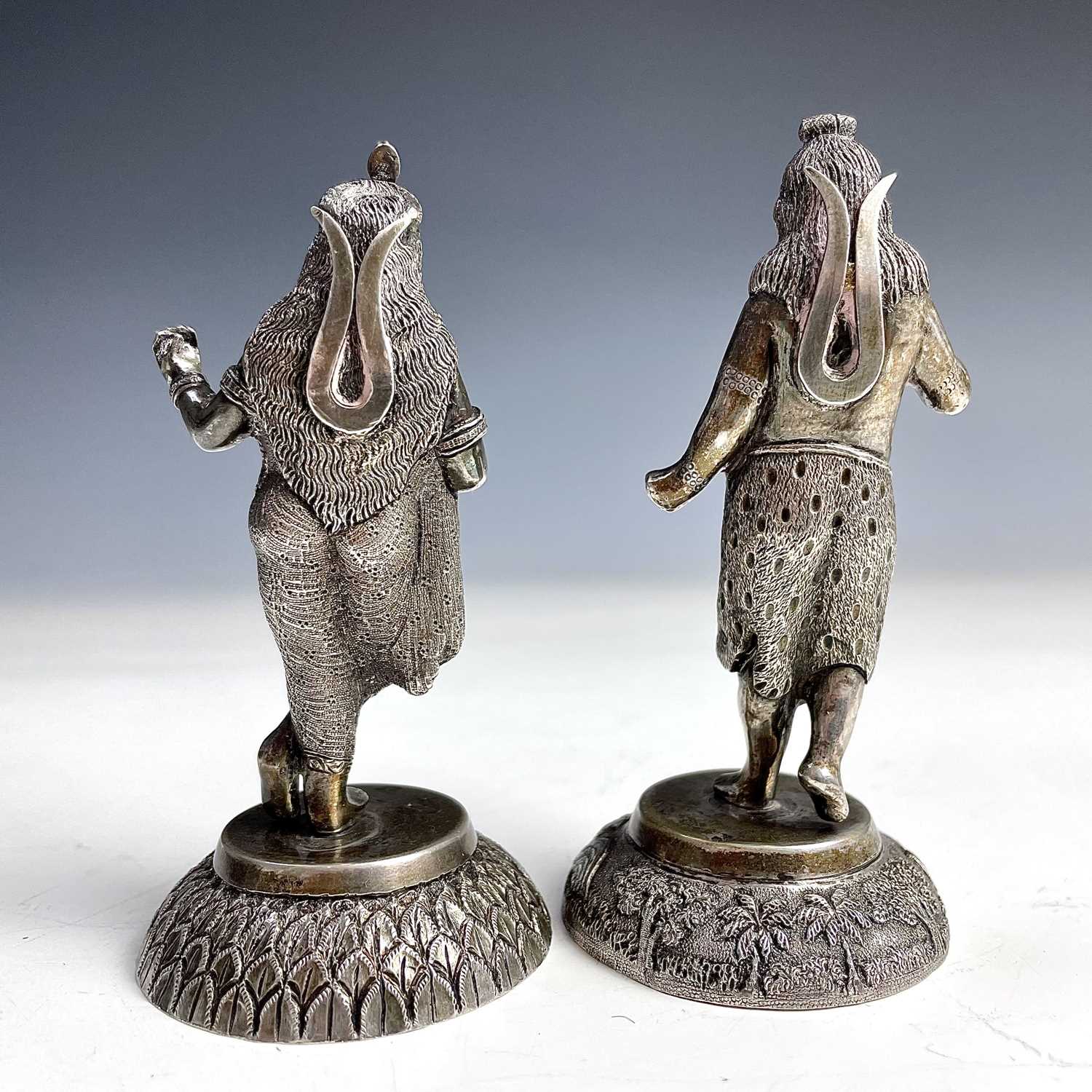 A good pair of heavy Indian silver figural card holders, stamped T. P. DASS CALCUTTA, height 9cm, - Image 4 of 5