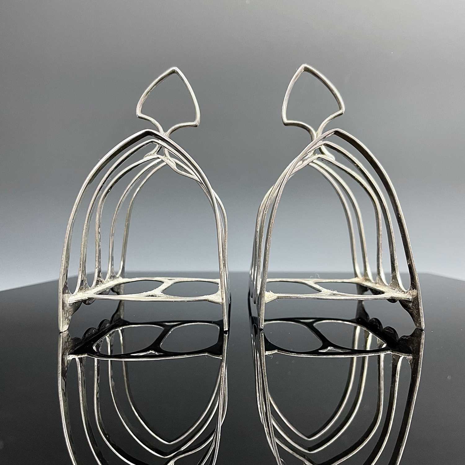 A pair of George V silver four section toast racks by William Hutton & Sons, Sheffield 1917, width - Image 3 of 10