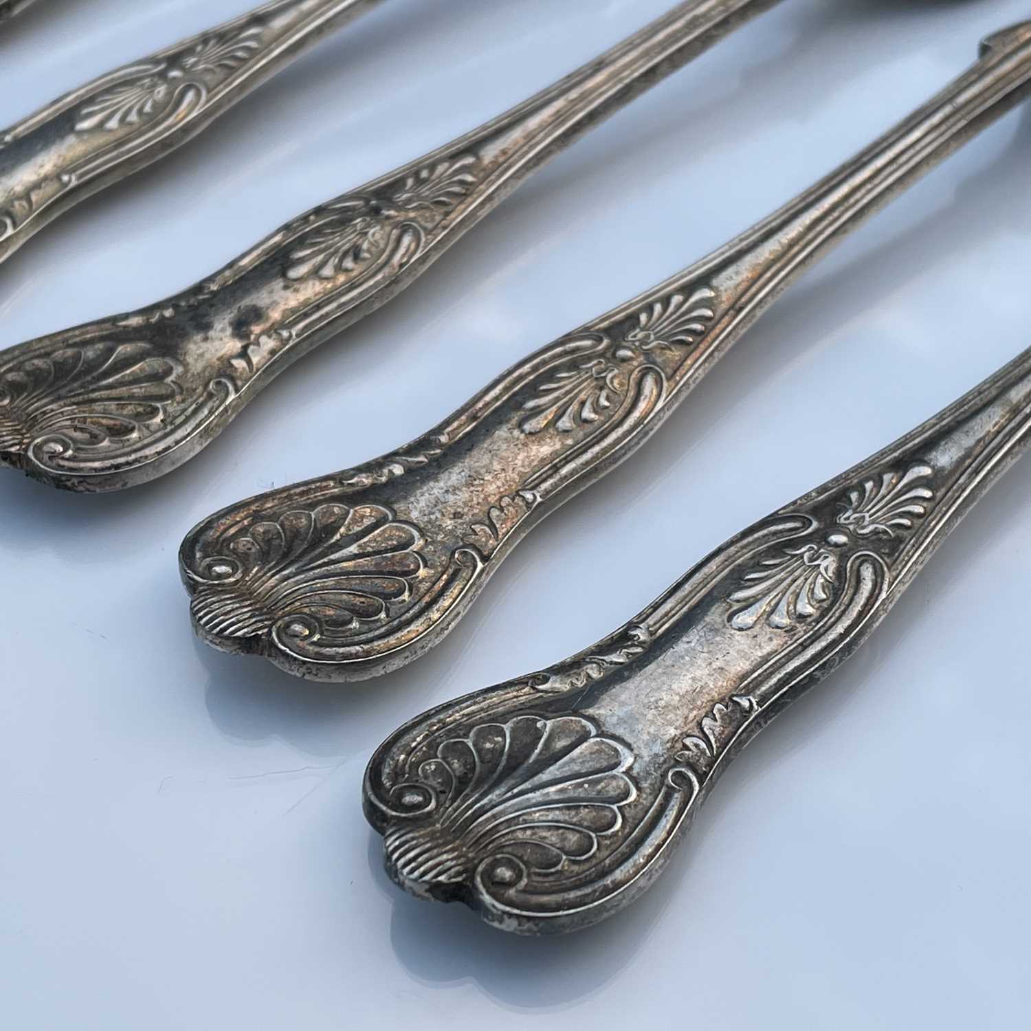 A modern set of six silver Kings Pattern table forks by Francis Howard Ltd, Sheffield 1970, weight - Image 7 of 10