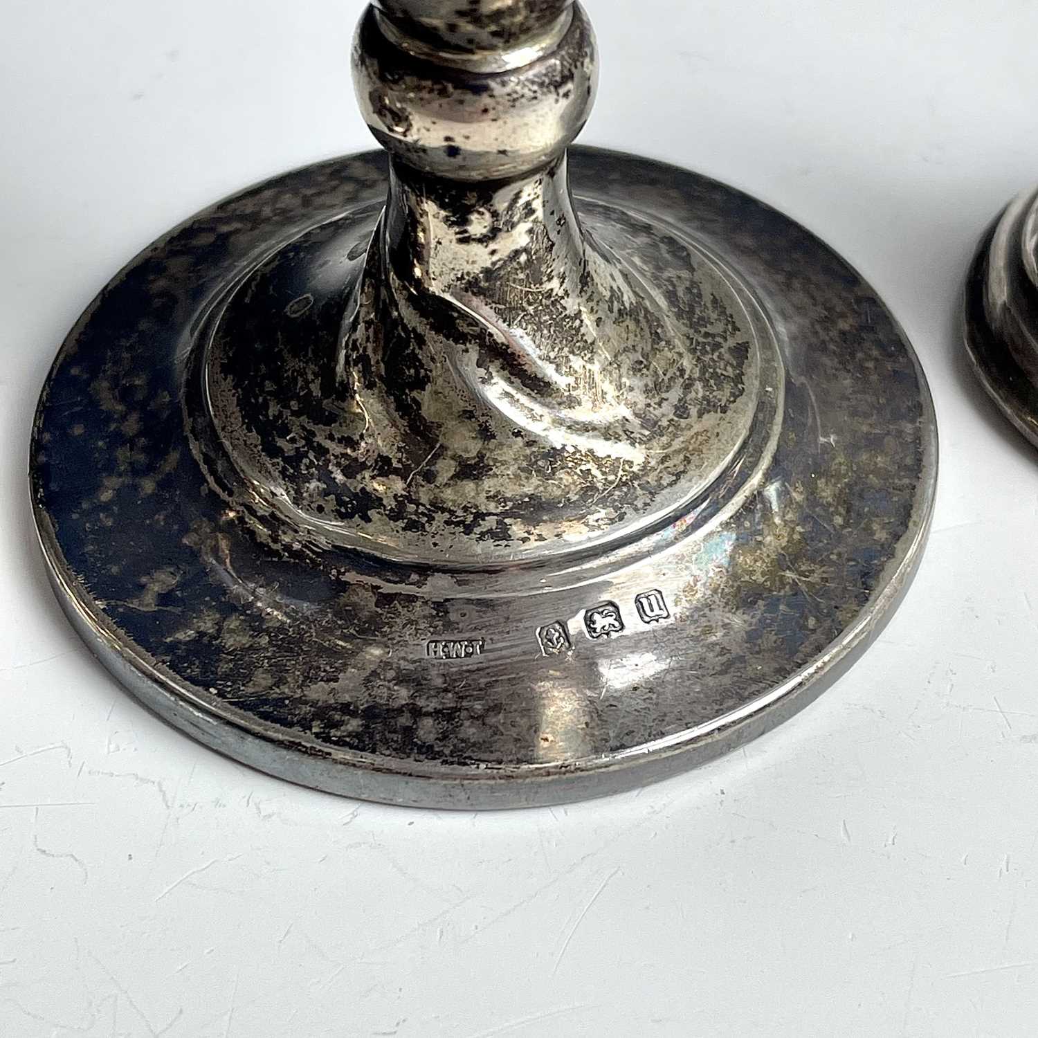 Mixed silver items to include two spill vases with weighted bases, a pair of Edwardian capstan - Image 7 of 9