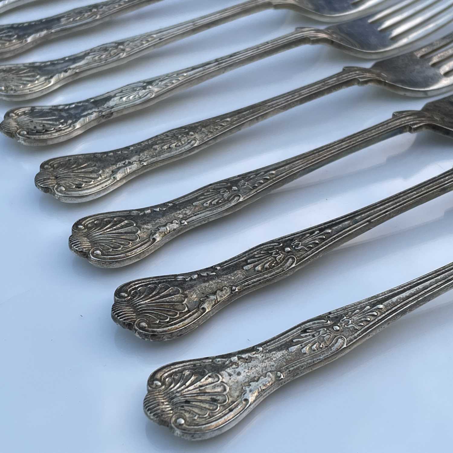 A modern silver set of nine Kings Pattern dessert forks by Francis Howard Ltd, Sheffield 1970, - Image 9 of 9