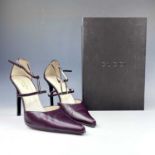 A pair of ladies Gucci stilhetto leather shoes, size 40.5, original shoe box.