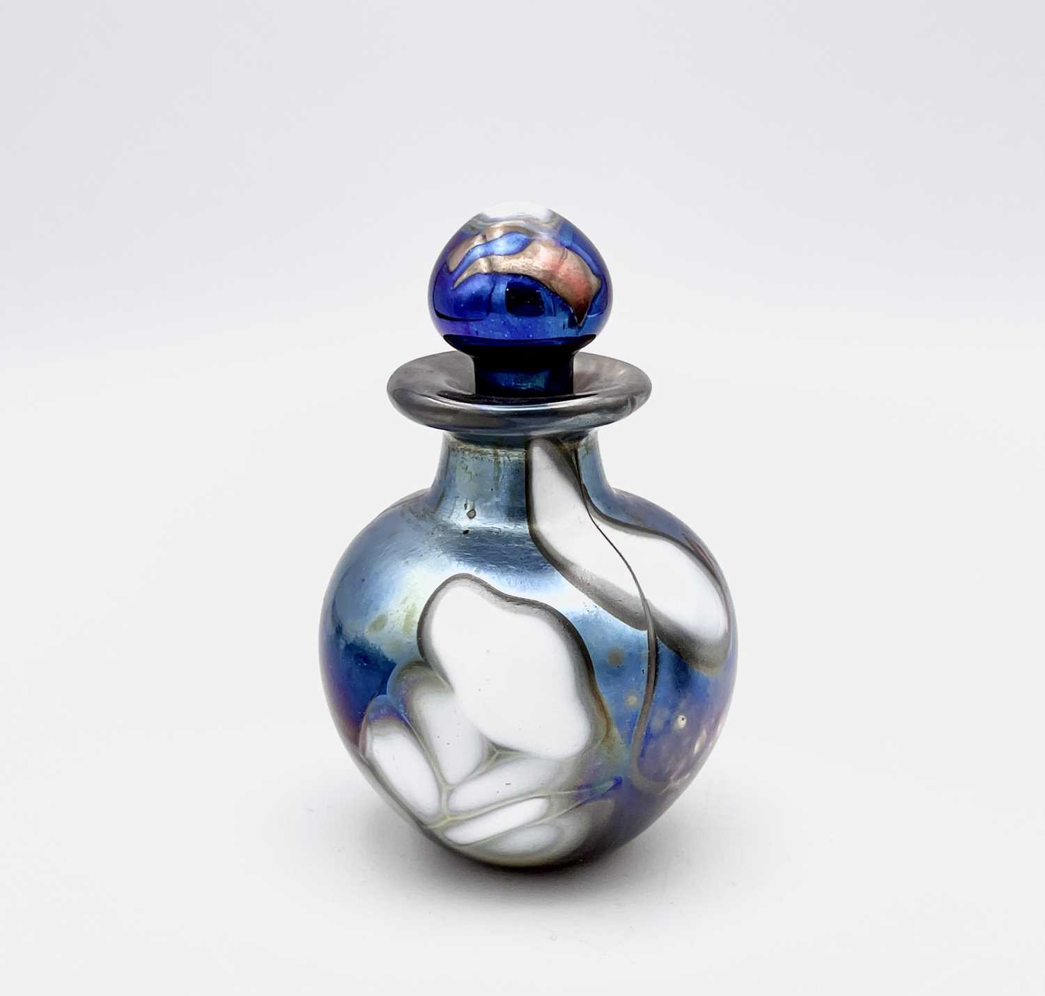 Norman Stuart CLARKE (b.1944)An iridescent art glass perfume bottle with stopper Signed & dated ( - Image 6 of 11