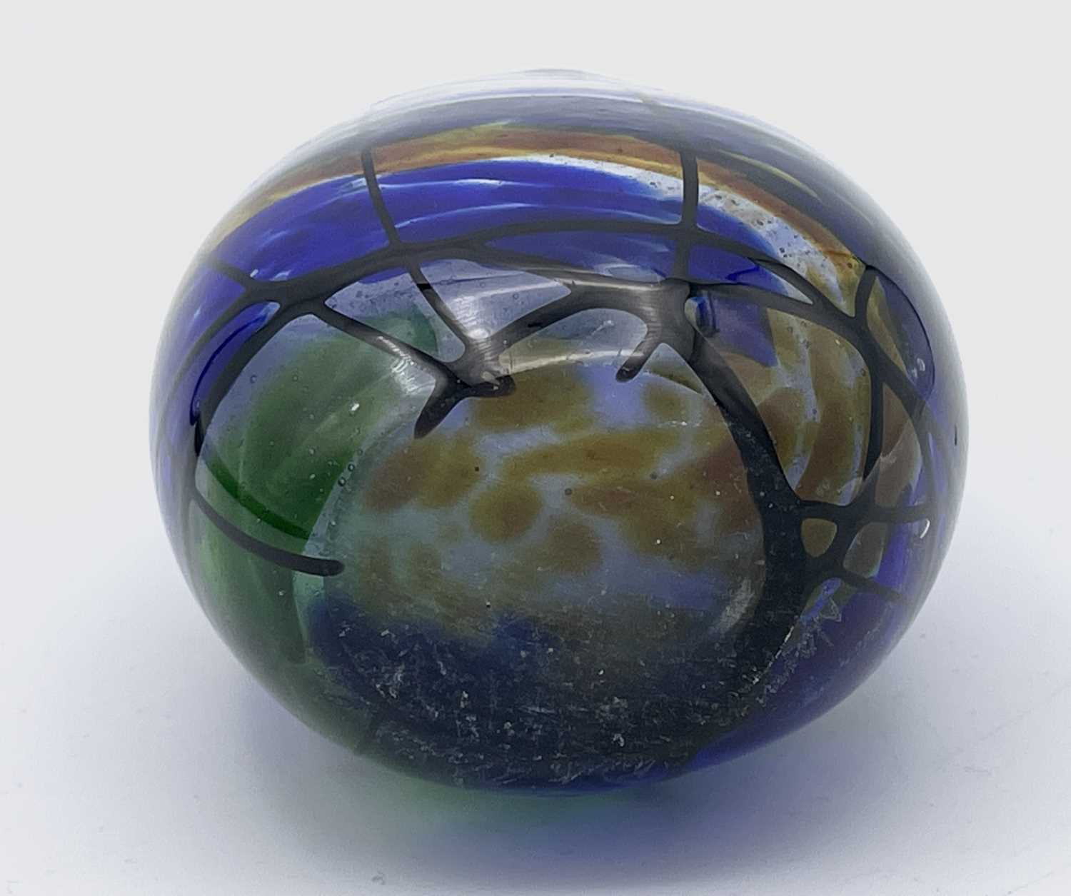 Norman Stuart CLARKE (b.1944)An iridescent art glass perfume bottle with stopper Signed & dated ( - Image 7 of 11