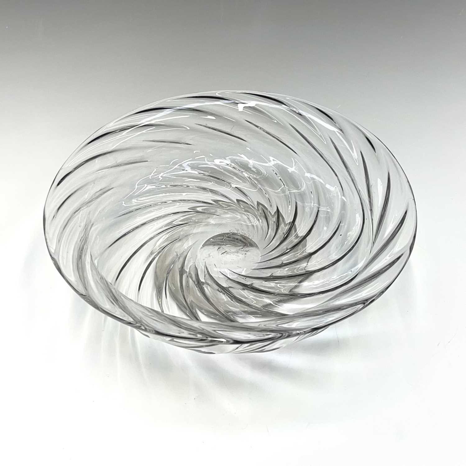A Georgian glass bowl, of low wrythen form on a pedestal foot, diameter 22cm, height 6.5cm.Condition - Image 4 of 4