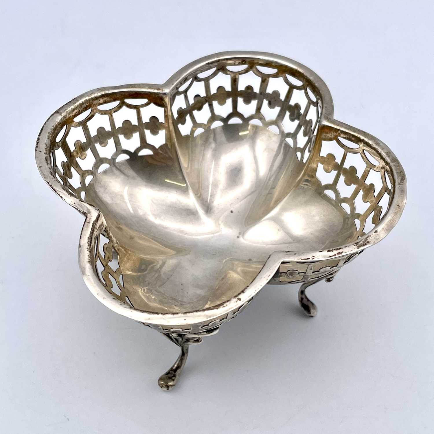 A George VI silver lobed and pierced bonbon dish by William Hutton & Sons Ltd, width 8.cm, - Image 5 of 6