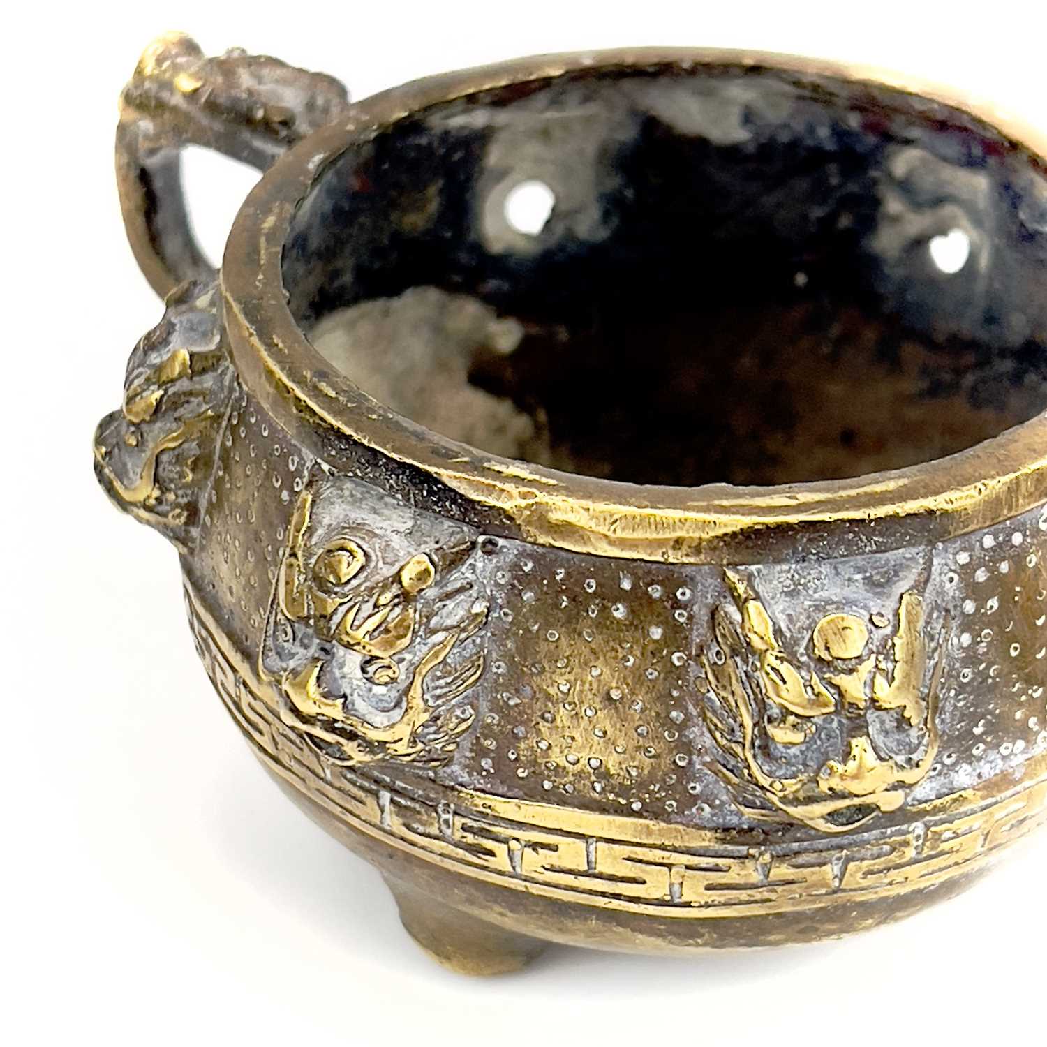 A small Chinese bronze censer, four-character mark, height 4cm, width 10cm, a matched cover, - Image 7 of 14