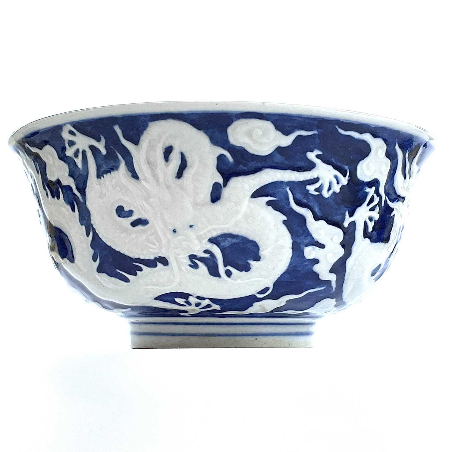 A Chinese blue and white porcelain bowl, Kangxi six character mark, with three five-clawed dragons - Image 2 of 10