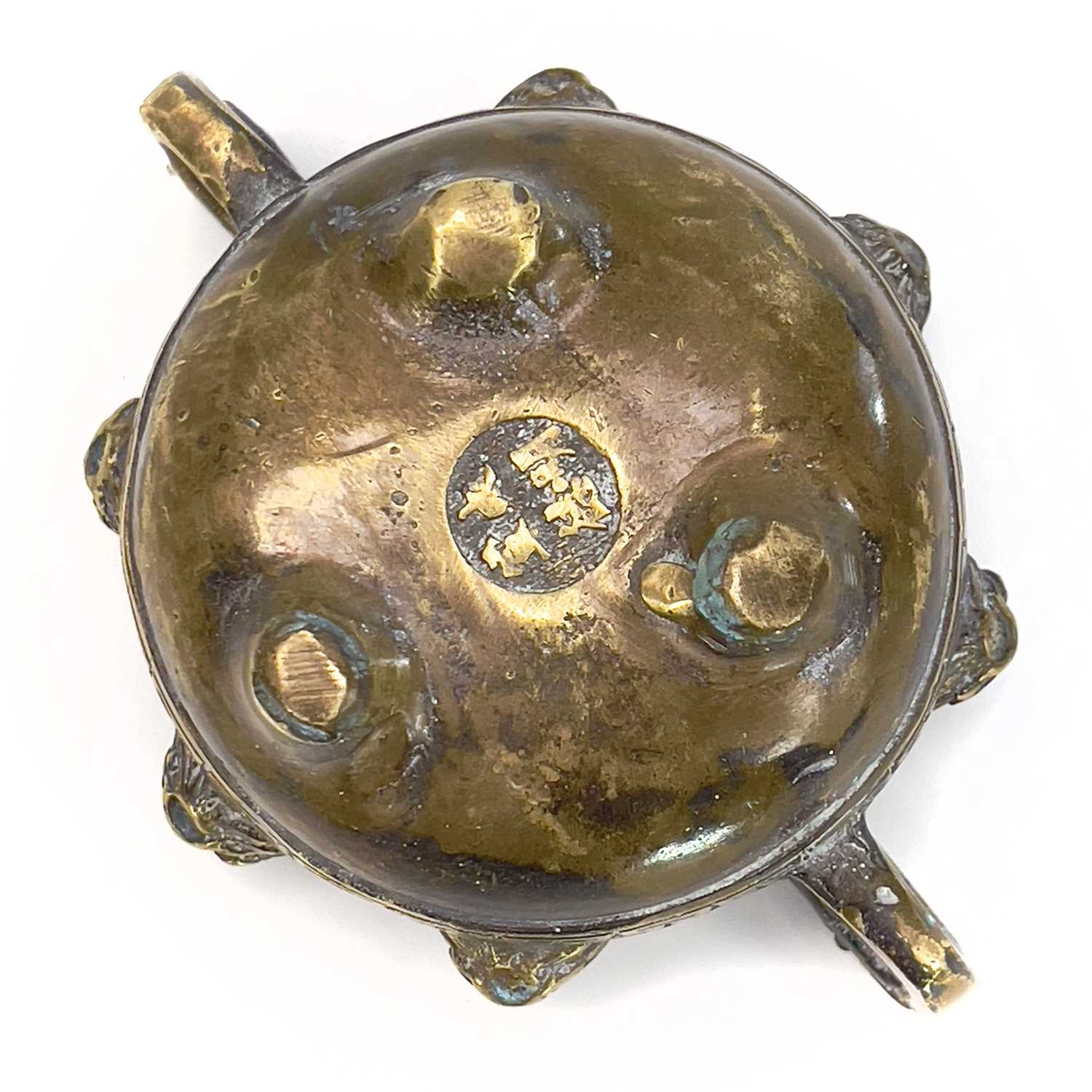 A small Chinese bronze censer, four-character mark, height 4cm, width 10cm, a matched cover, - Image 5 of 14