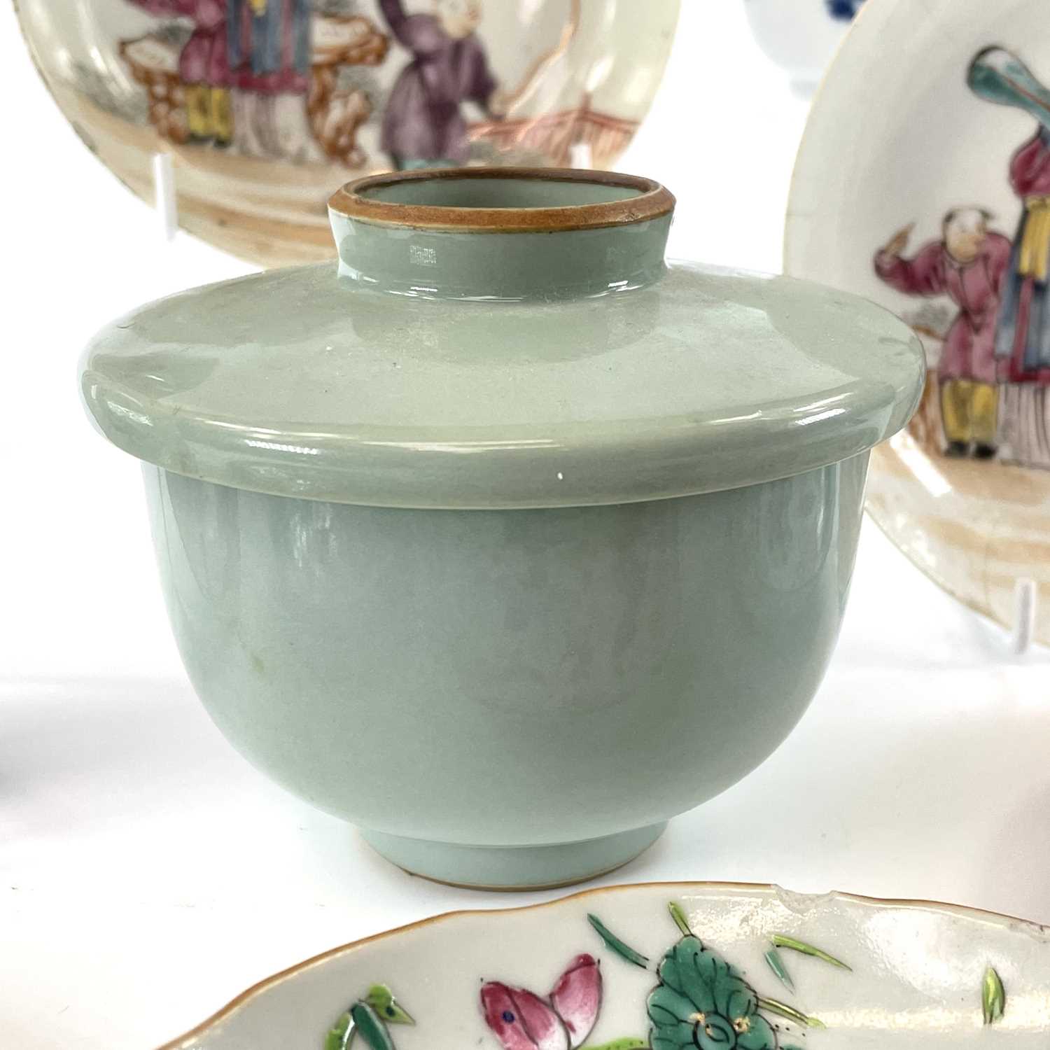 A quantity of Chinese porcelain to include six 18th/19th century saucer dishes. (11)All have damages - Image 6 of 12