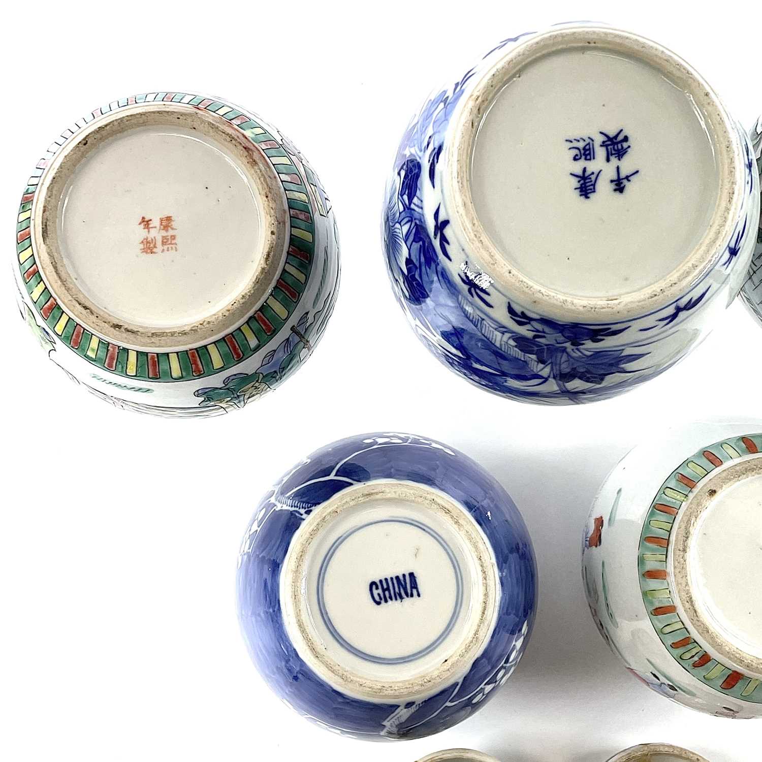 Five Chinese porcelain ginger jars, to include a 19th century blue and white ginger jar with four - Image 10 of 15