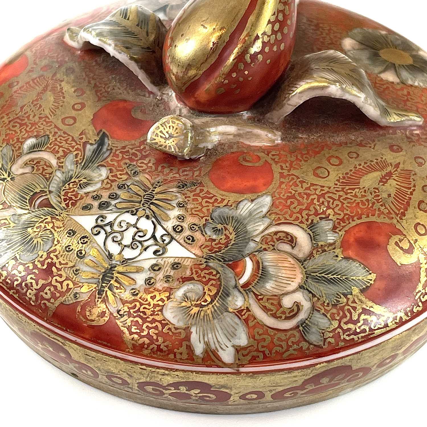 A Japanese kutani porcelain jar and cover, 19th century, signed, with three cartouches filled with - Image 8 of 10