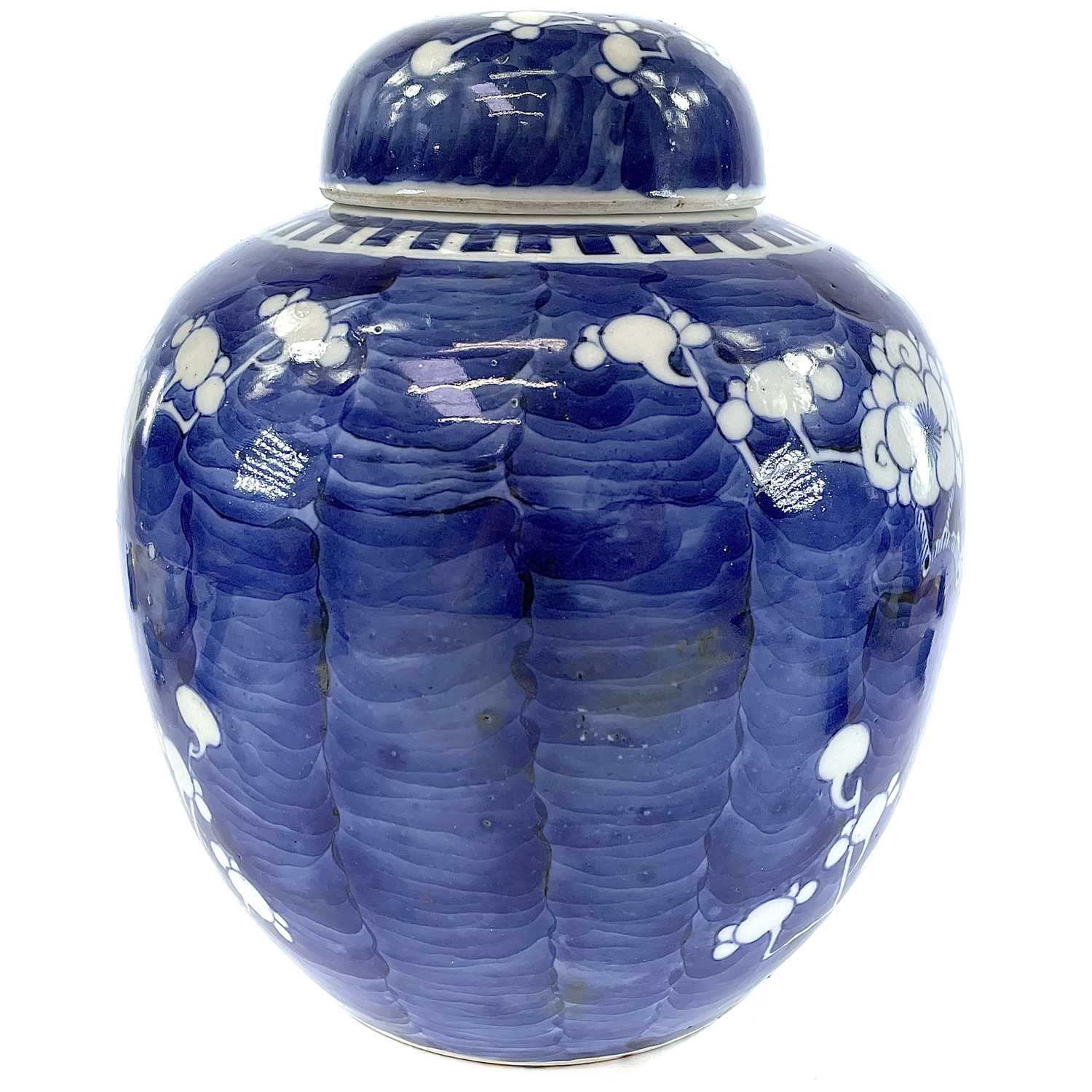 A Chinese blue and white porcelain prunus pattern ginger jar and cover, 19th century, height 21cm, - Image 3 of 11