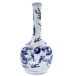 A Chinese blue and white porcelain bottle vase, 18th/19th century, with dragons chasing the