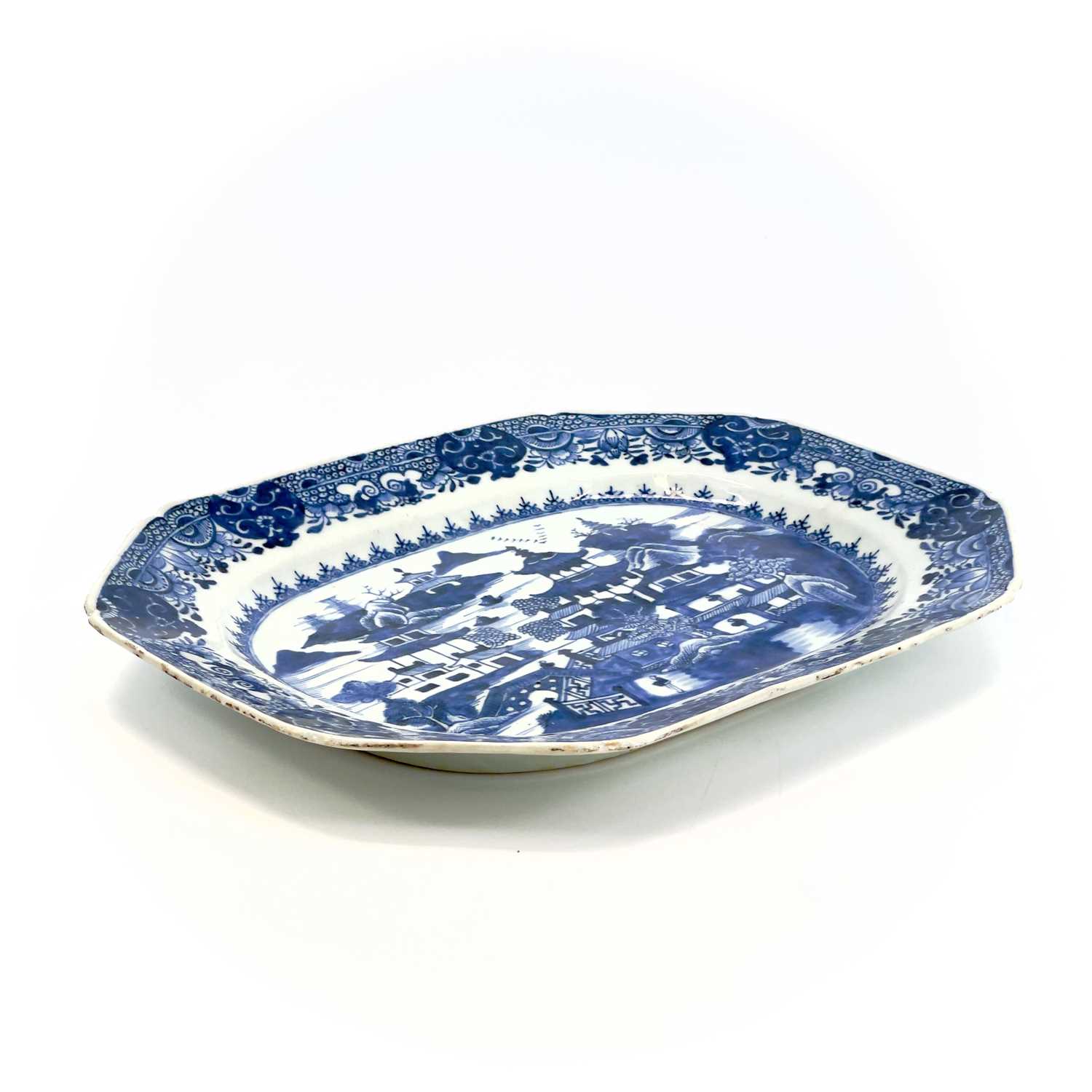 A Chinese blue and white porcelain meat dish, Qianlong Period, 25 x 32.5cm.chip to underside rim. - Image 2 of 6