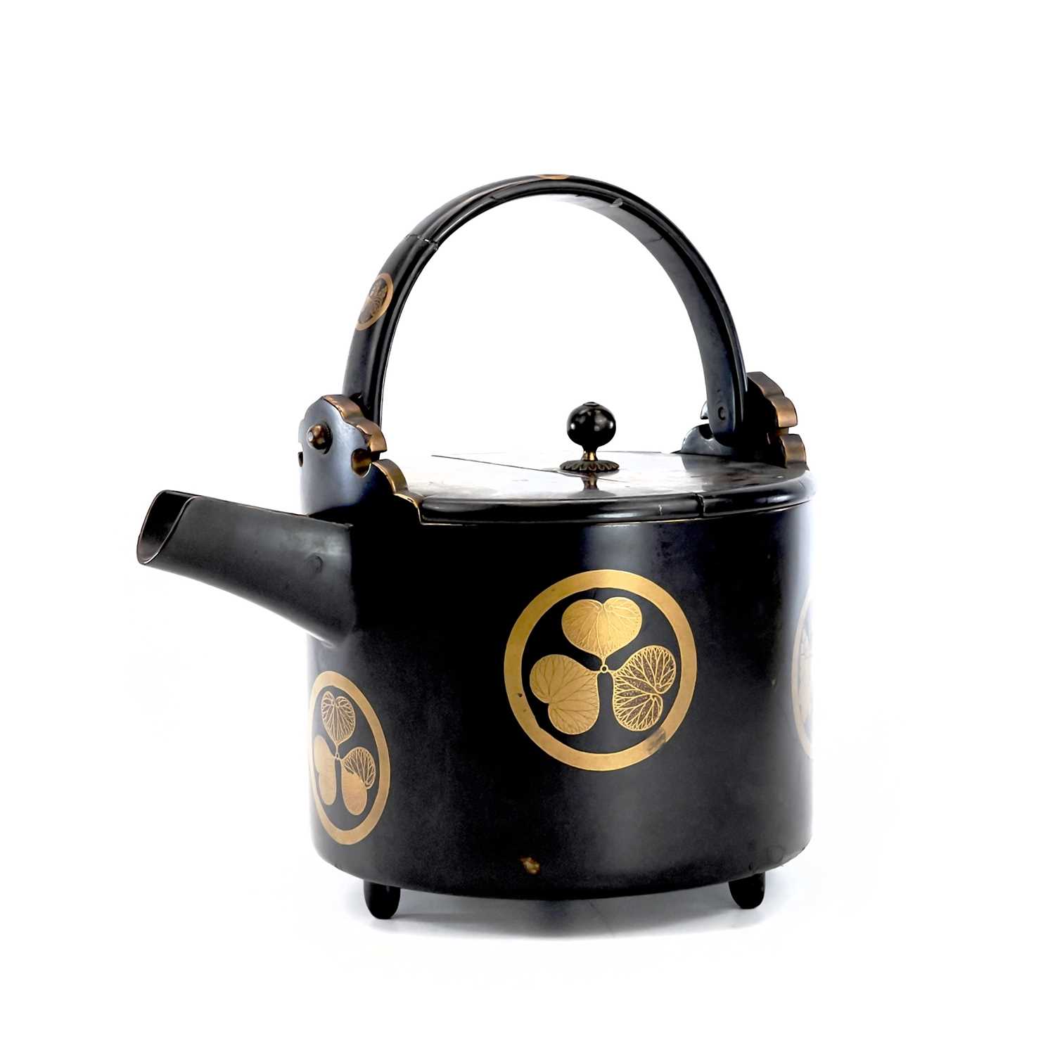 A Japanese lacquer saki kettle, Meiji Period, with swing handle, the hinged cover surmounted by a - Image 6 of 14