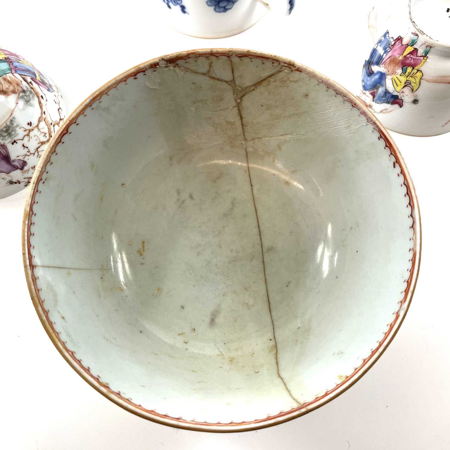 A quantity of Chinese porcelain to include six 18th/19th century saucer dishes. (11)All have damages - Image 9 of 12