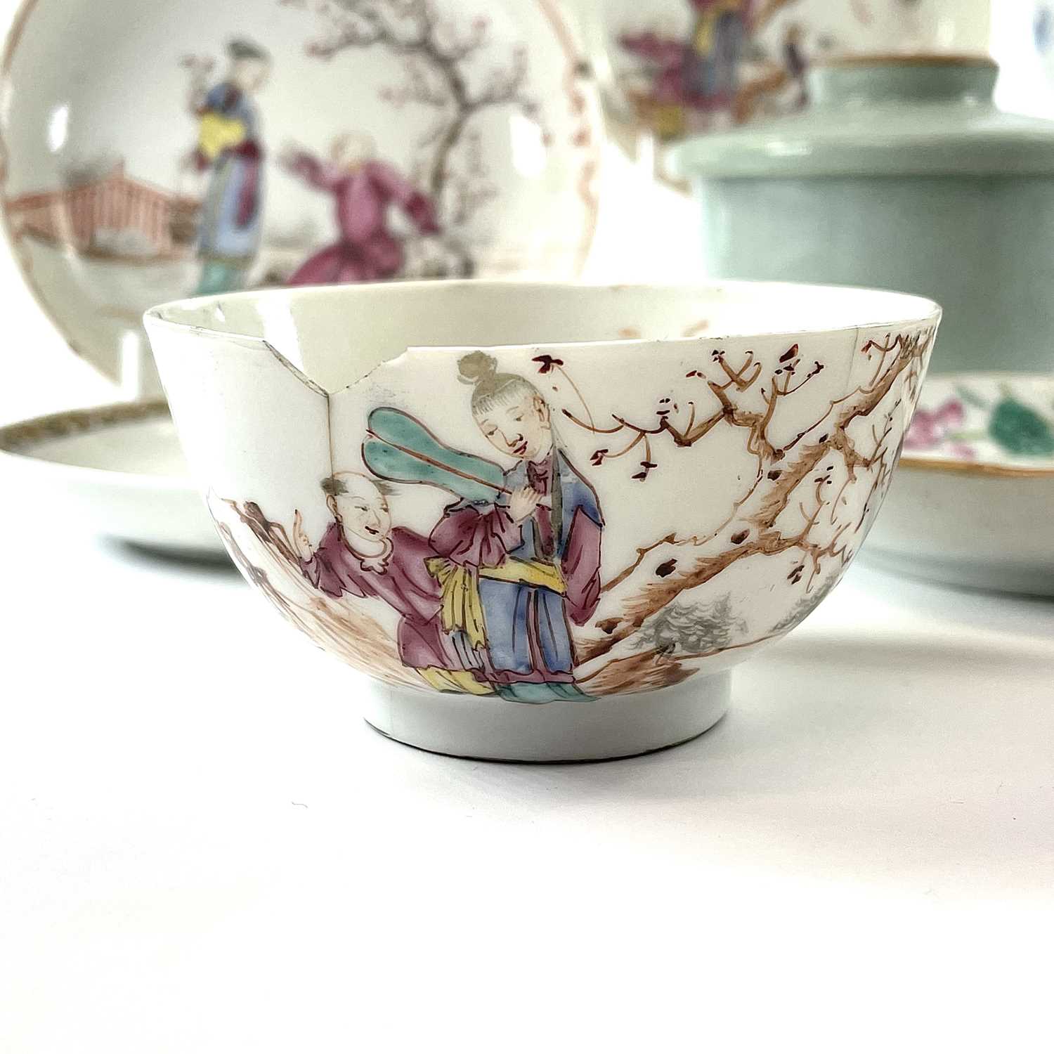 A quantity of Chinese porcelain to include six 18th/19th century saucer dishes. (11)All have damages - Image 5 of 12